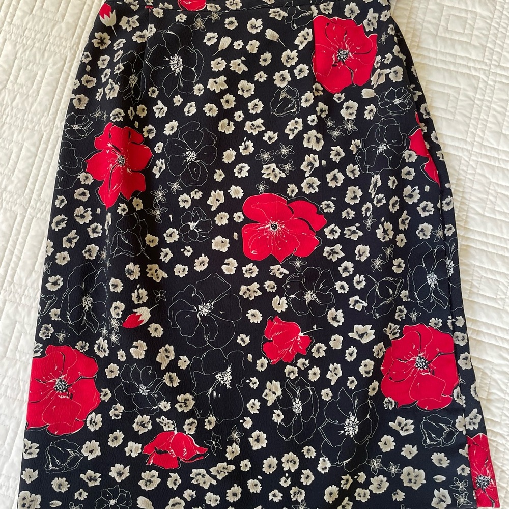 Briggs Black Red & White Floral Print Pencil Skirt